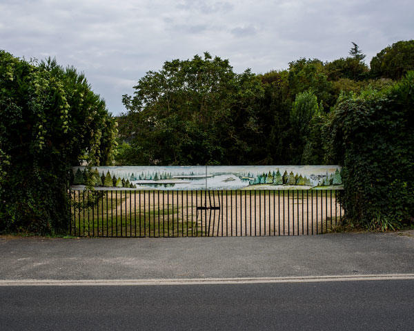 Représentation de la Loire sur un portail, Montsoreau. — © Paul Baudon